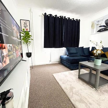 3 Bedroom House With Free Parking Chatham  Eksteriør billede