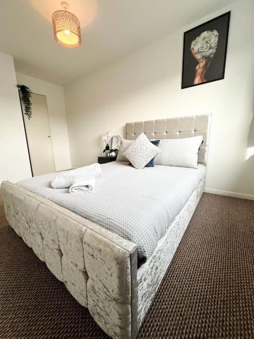 3 Bedroom House With Free Parking Chatham  Eksteriør billede
