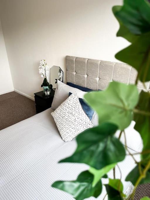 3 Bedroom House With Free Parking Chatham  Eksteriør billede