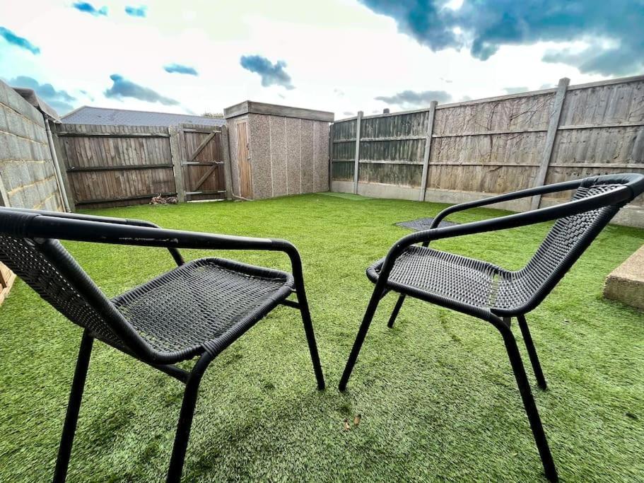 3 Bedroom House With Free Parking Chatham  Eksteriør billede